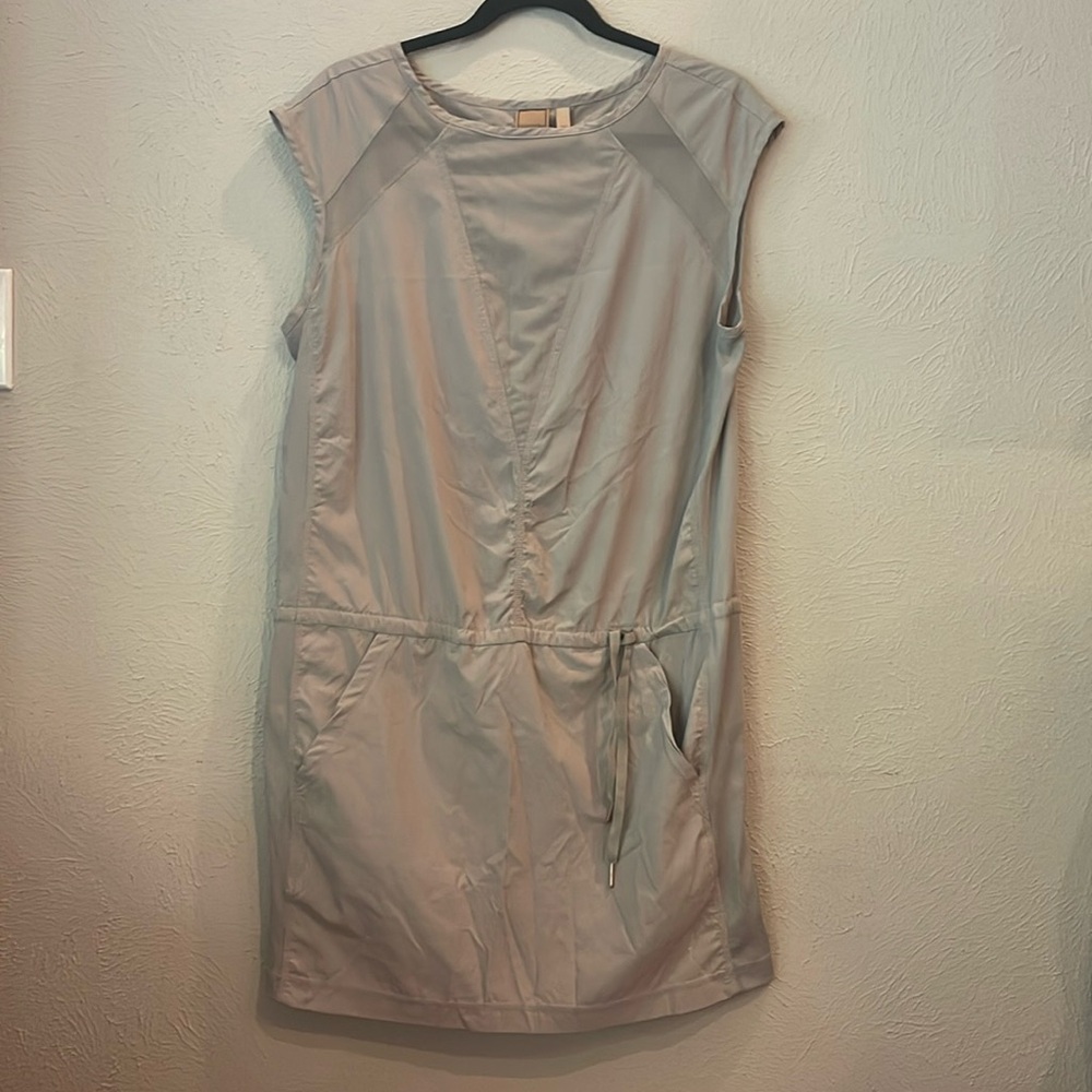 Indygena size large Laco active sleeveless dress with mesh and pockets. Grey.
